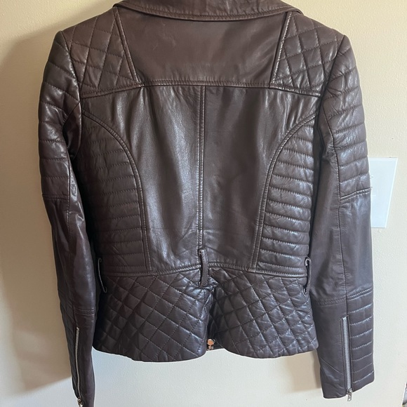 W118 by Walter Baker - Picture 4 of 6